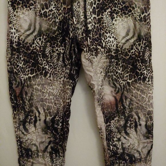 Tempo Paris Black, Grey and Brown Leopard Pattern Hogger Pockets. M - Picture 3 of 12